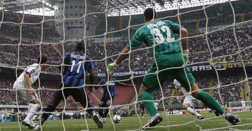  国际米兰逆转取胜，意甲争冠悬念持续升温