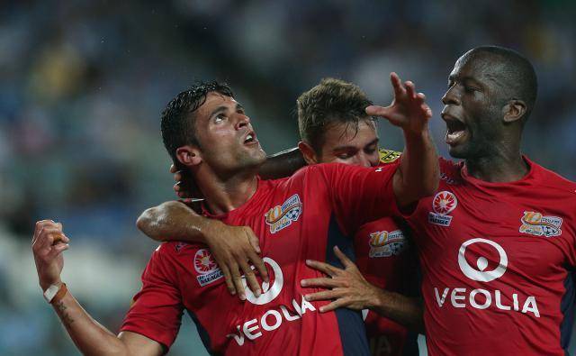  帕德博恩保级生死战，全队死磕终获平局  